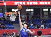 乐鱼体育教练-江苏男篮在主场击败广东队，取得关键胜利