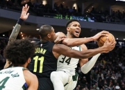 乐鱼体育vip注册-关于勇士客场逆转雄鹿，取得两连胜的信息