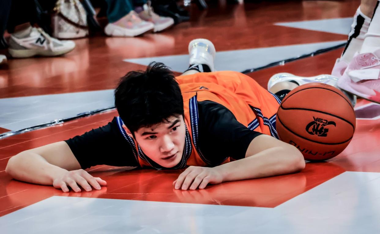 职业篮球比赛中涌现新星，成为焦点话题的简单介绍