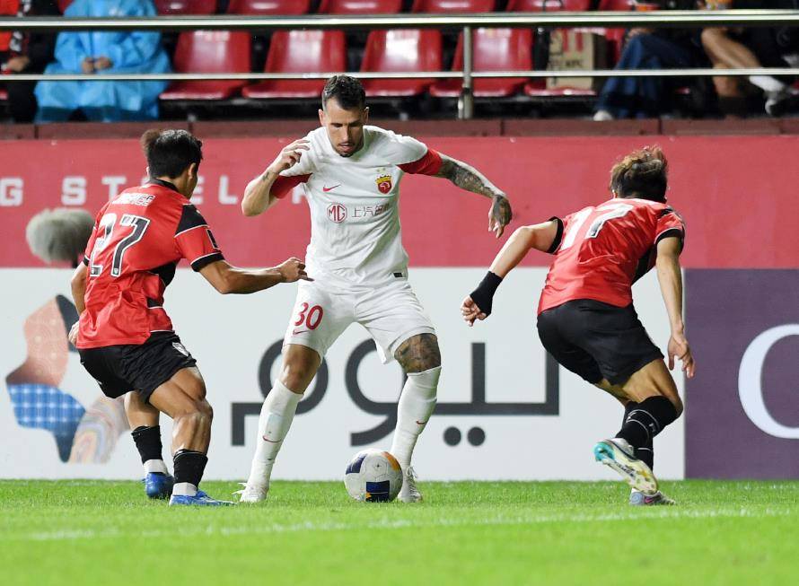 中超赛场实况报道：联赛进入关键时期，球队欲冲击前四的简单介绍