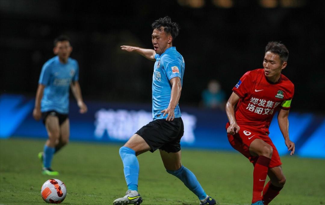 包含河南嵩山客场击败大连人，喜获三分的词条