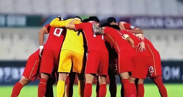 球队战术大调整，球迷期待团结一心的简单介绍