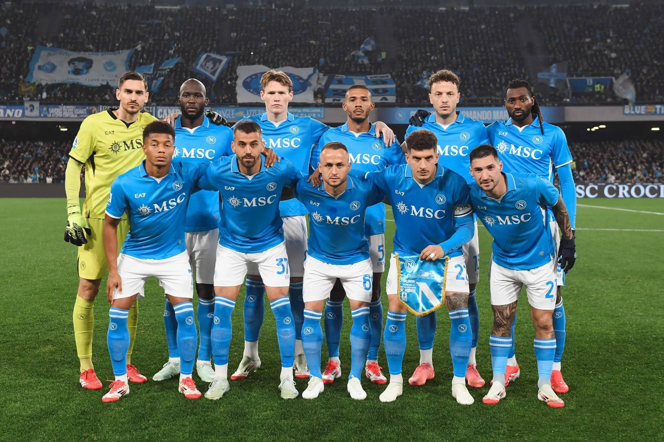 包含那不勒斯球员海外度假，为酝酿下赛季计划的词条