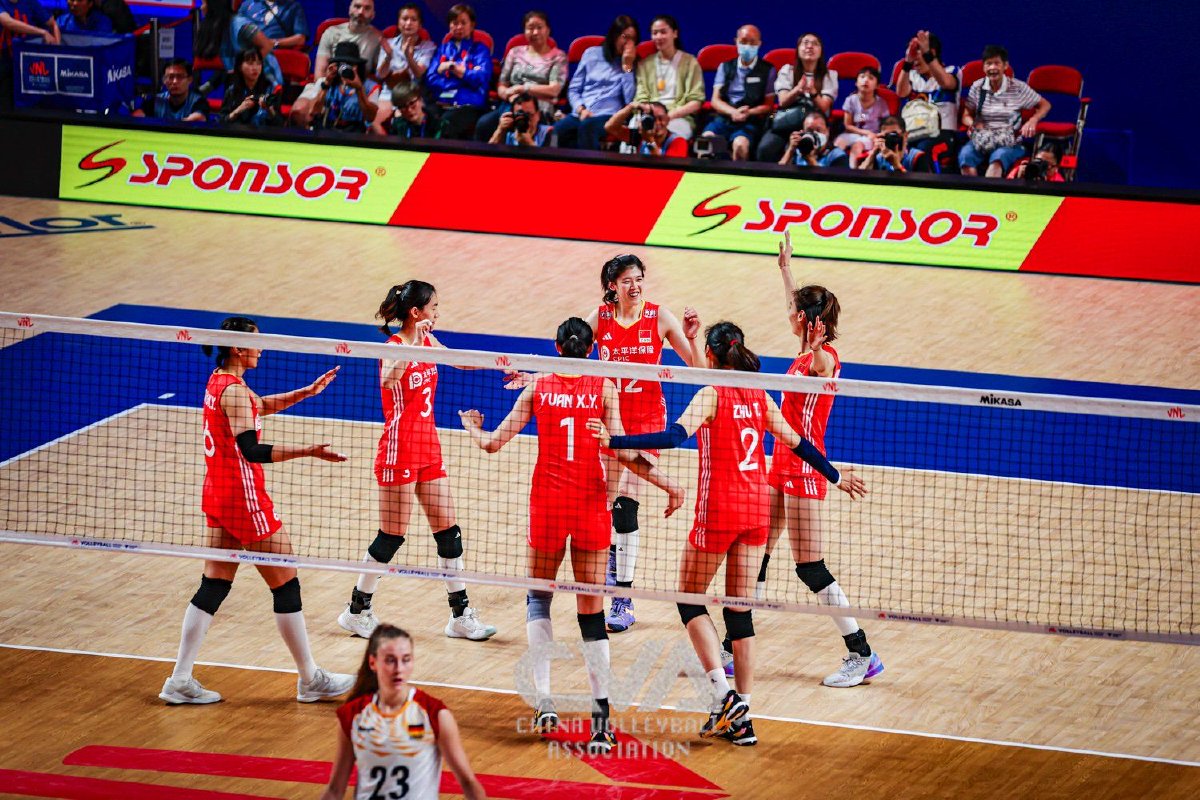 德国横扫前南斯拉夫，取得四连胜