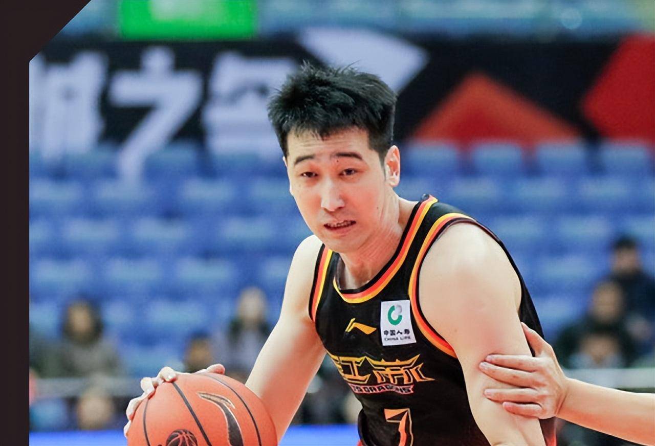 包含主教练变阵策略，带领球队迈向胜利的词条