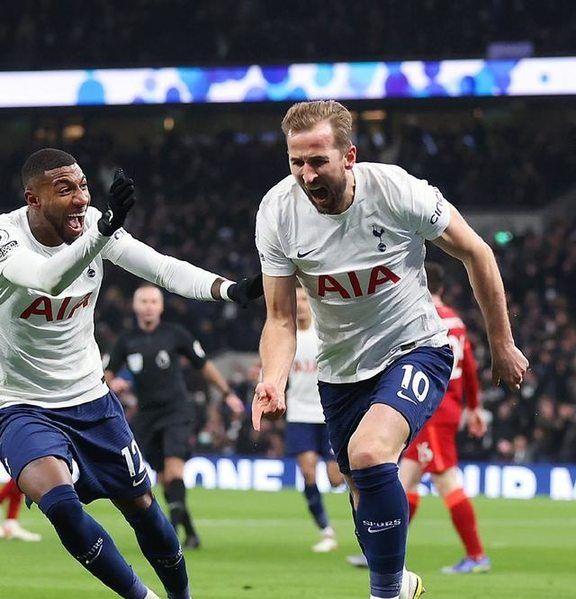 曼联激胜瓦伦西亚，实力碾压对手