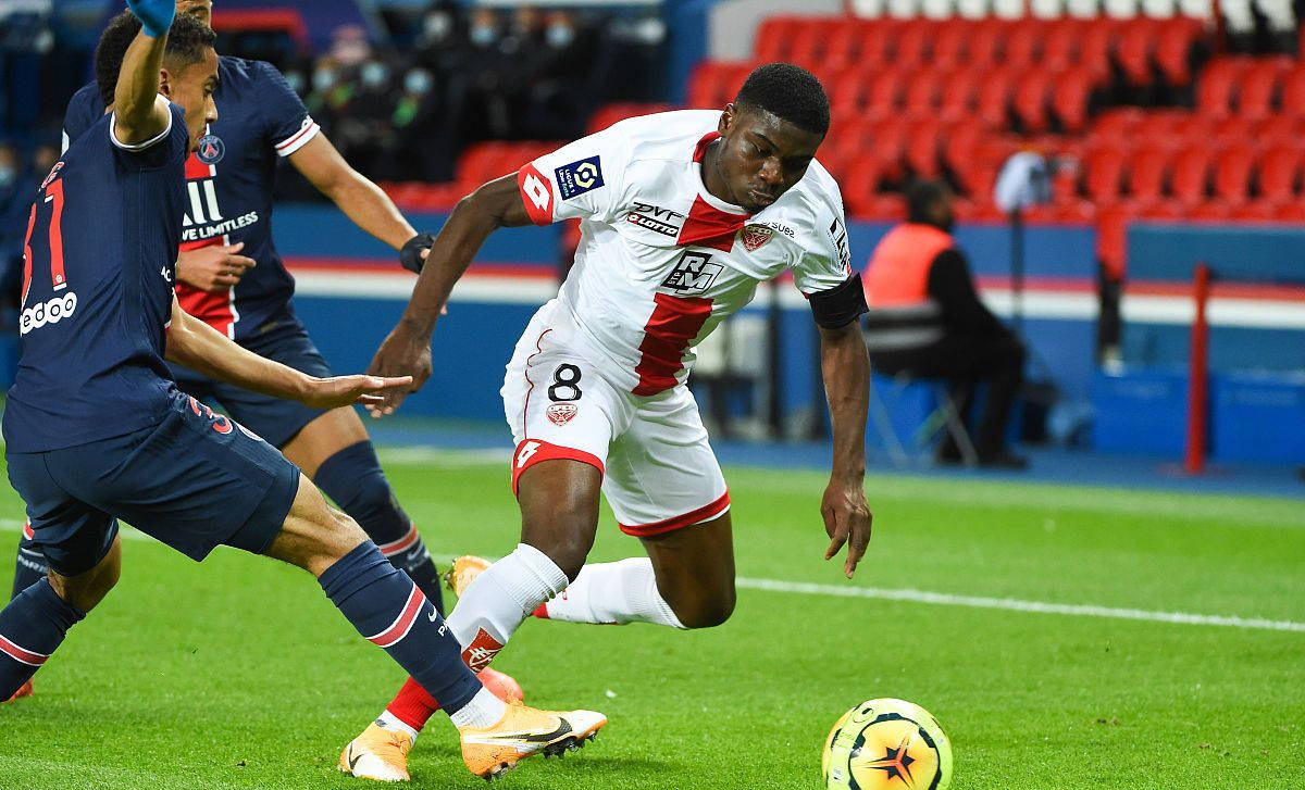 关于南特主场失分,保级压力愈发加大的信息 关于南特主场失分,保级压力愈发加大的信息