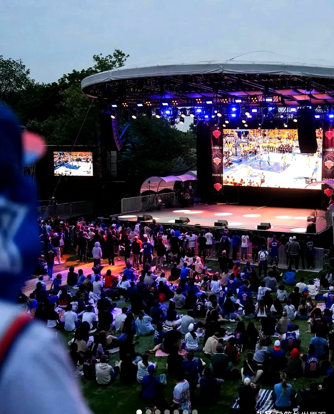 比赛环境安全保障到位，球迷观赏舒适