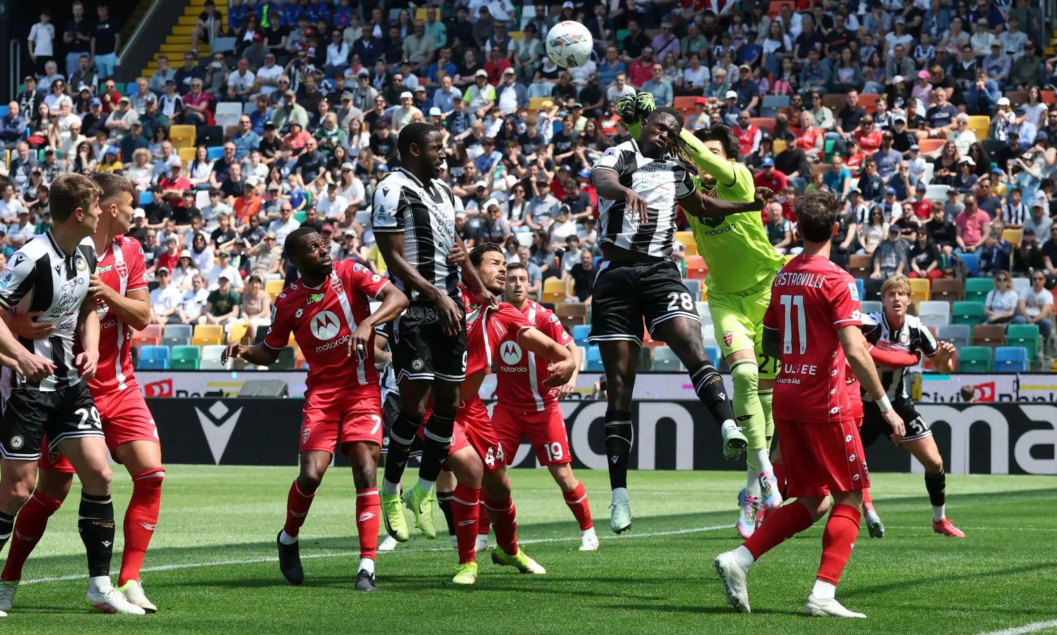 关于尤文图斯苦战取胜，成功进入强的信息