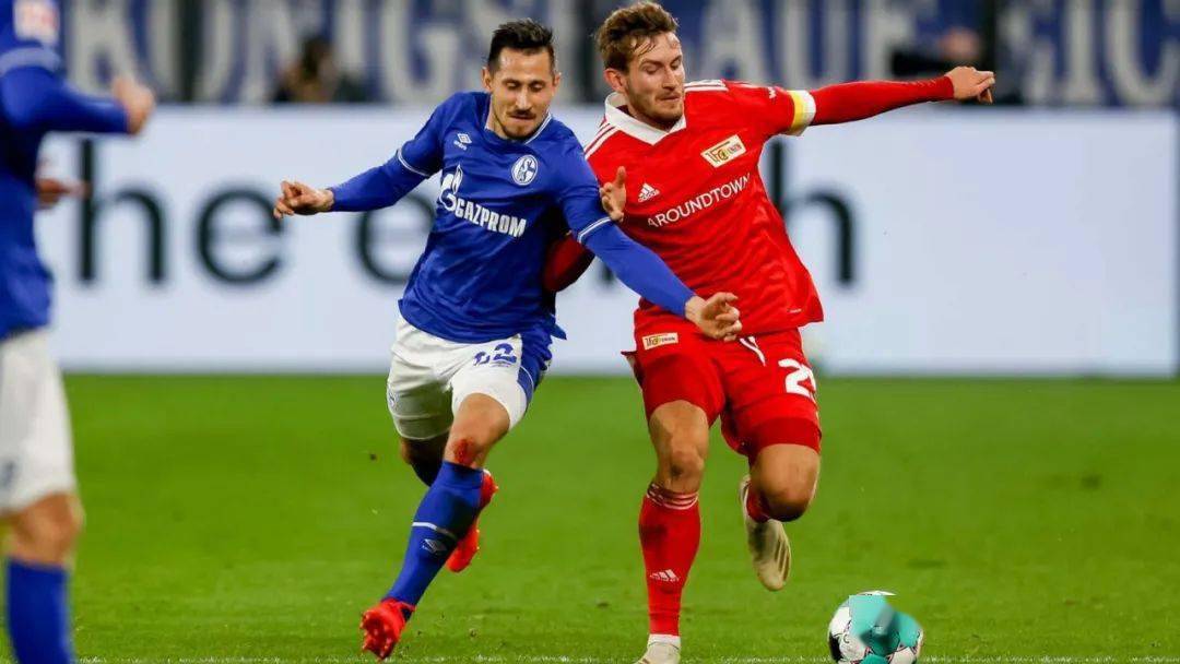 柏林联队主场一雪前耻，大胜对手庆祝胜利的简单介绍