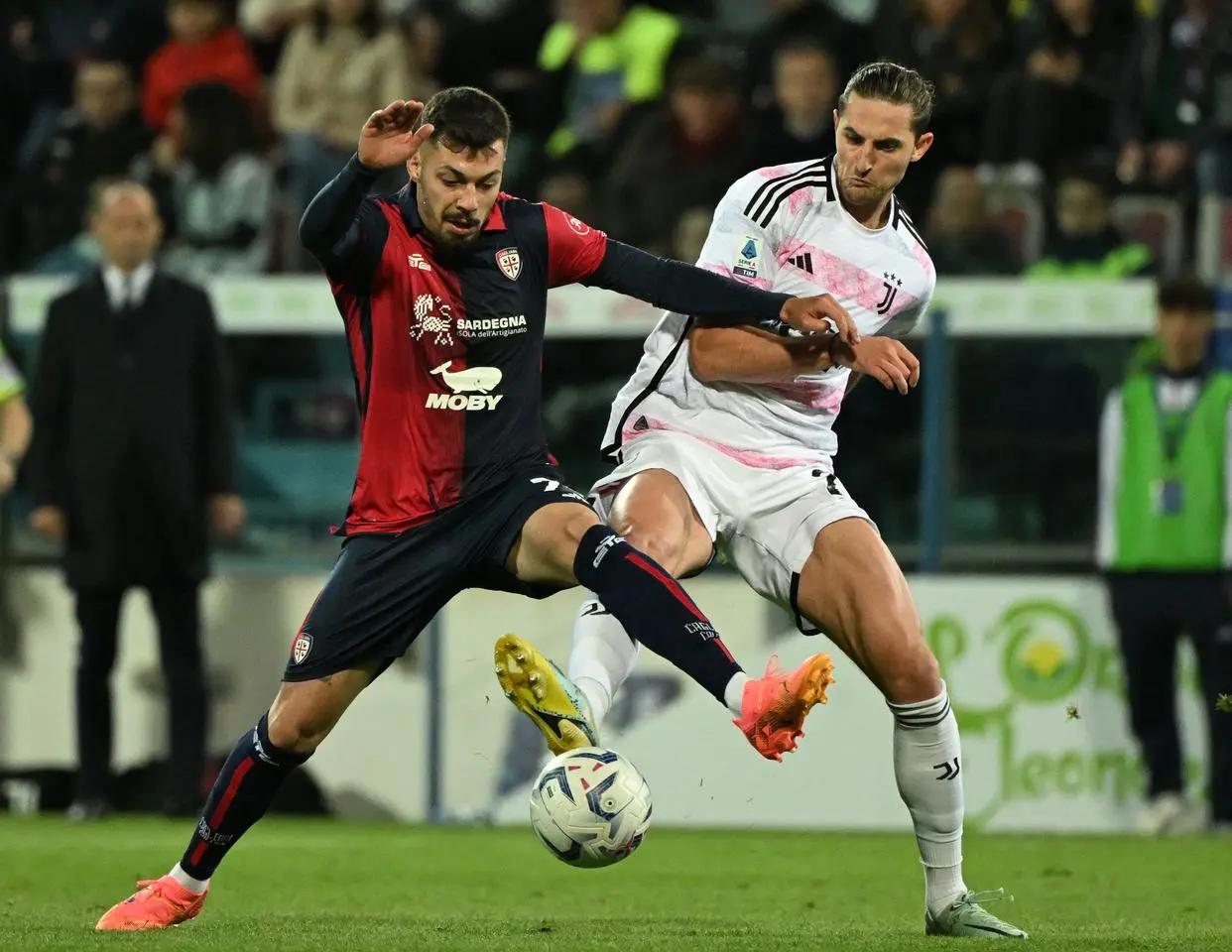 关于尤文图斯客场擒下卡利亚里，保持头名位置的信息