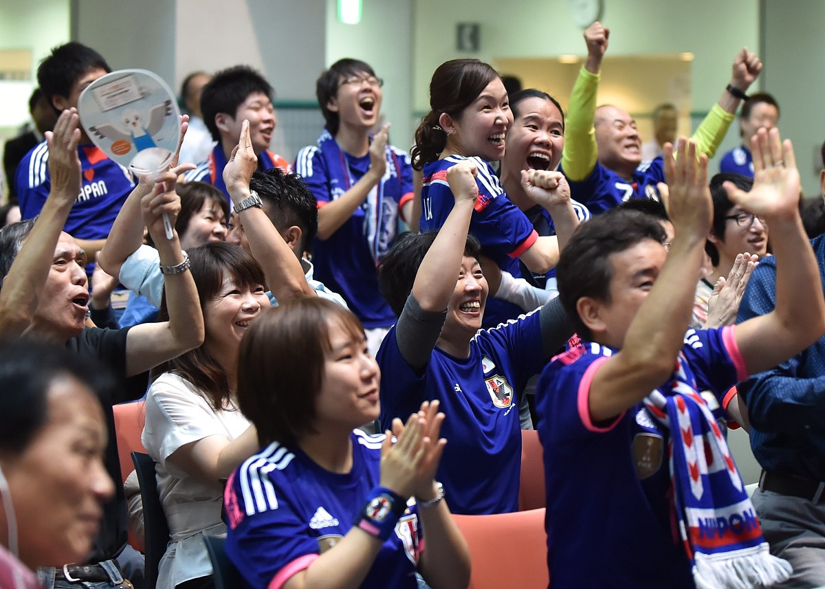 关于国际女足比赛中，各国队员展现出色技术和团队合作的信息